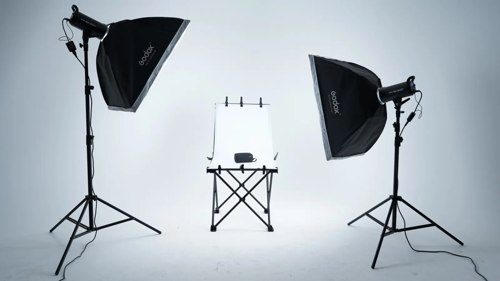 Opuze Bodrum fotoğraf stüdyosu: iki softbox ışık ve ürün çekim masası