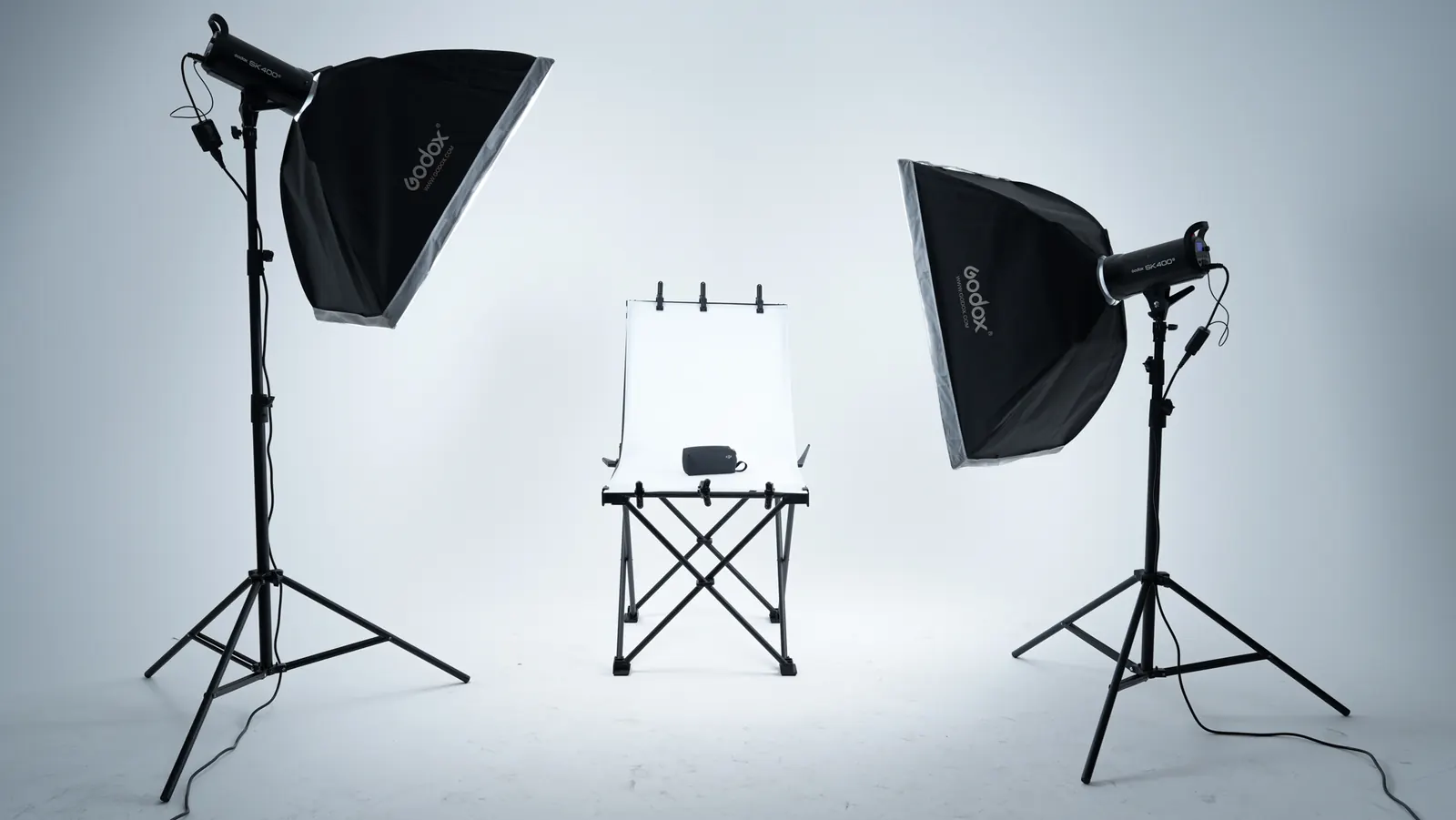 Opuze fotoğraf stüdyosu: iki softbox ışık ve ürün çekim masası